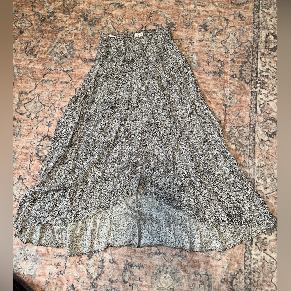 Black and White Patterned Long Skirt Size Medium